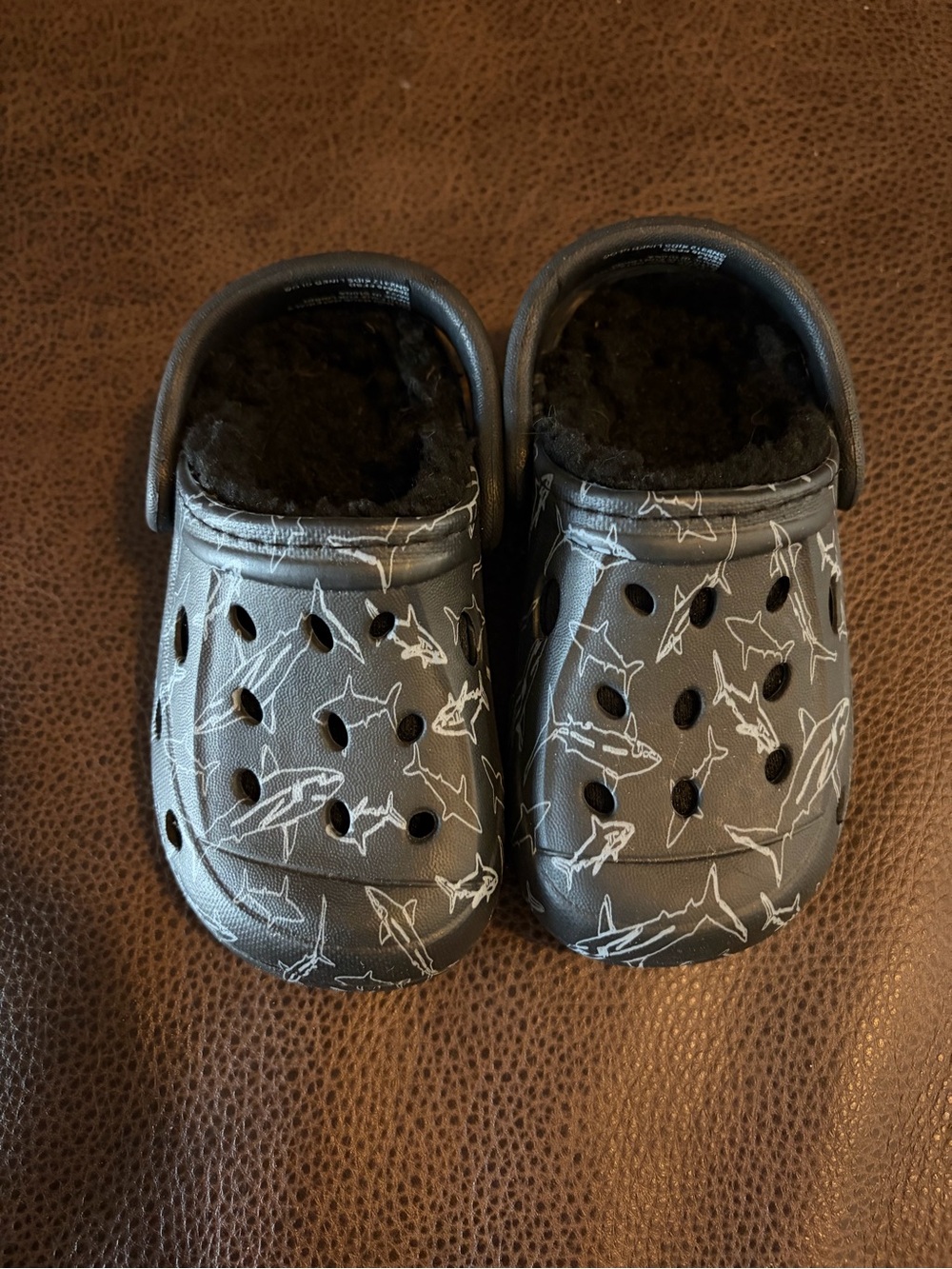 Kids Shark Print Faux-Fur Lined Clogs - Black